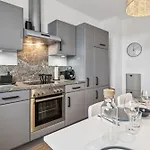 Gross - Modern - Nah An Koeln- Luxurioese Fuer 8 Personen In