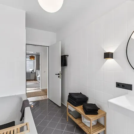 Gross - Modern - Nah An Koeln- Luxurioese Fuer 8 Personen In