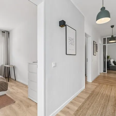 Apartmán Gross - Modern - Nah An Koeln- Luxurioese Fuer 8 Personen In Remscheid
