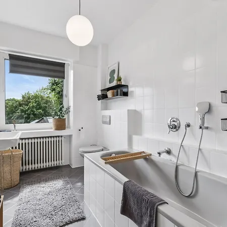 Apartmán Gross - Modern - Nah An Koeln- Luxurioese Fuer 8 Personen In
