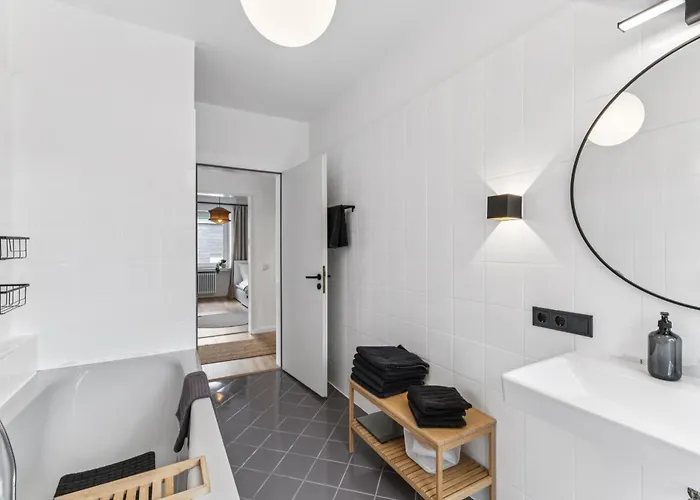 Gross - Modern - Nah An Koeln- Luxurioese Fuer 8 Personen In