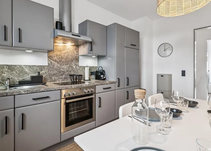 Gross - Modern - Nah An Koeln- Luxurioese Fuer 8 Personen In